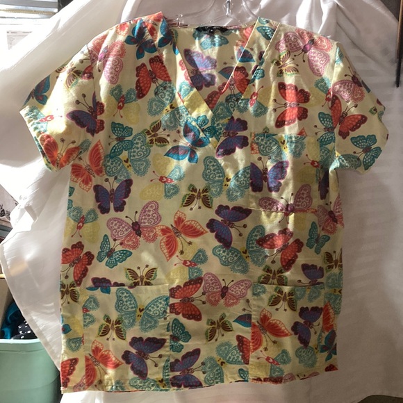 Ladies gently used butterfly scrub top - Picture 1 of 7
